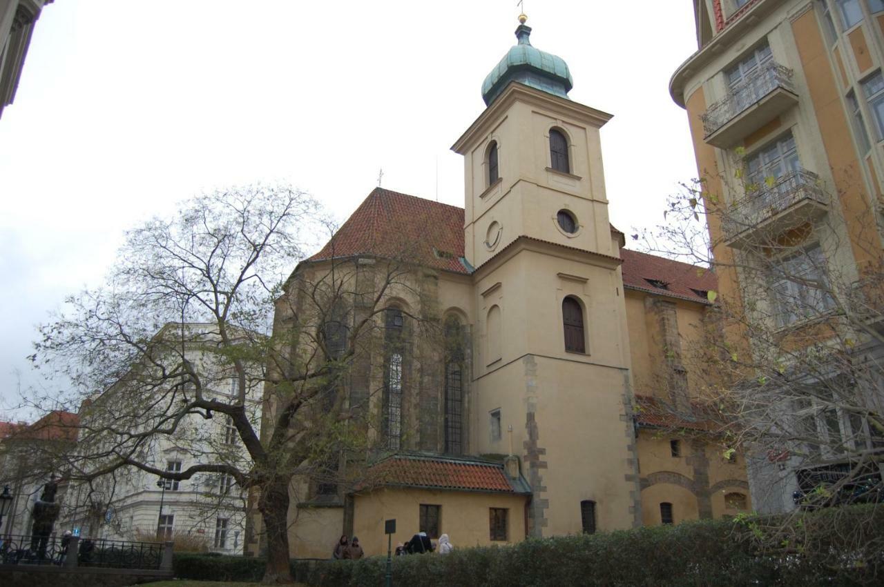 Apartment In The Heart Of Praha Bagian luar foto