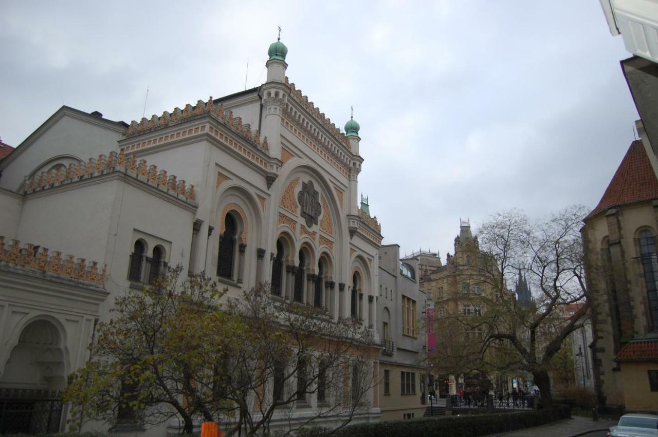 Apartment In The Heart Of Praha Bagian luar foto