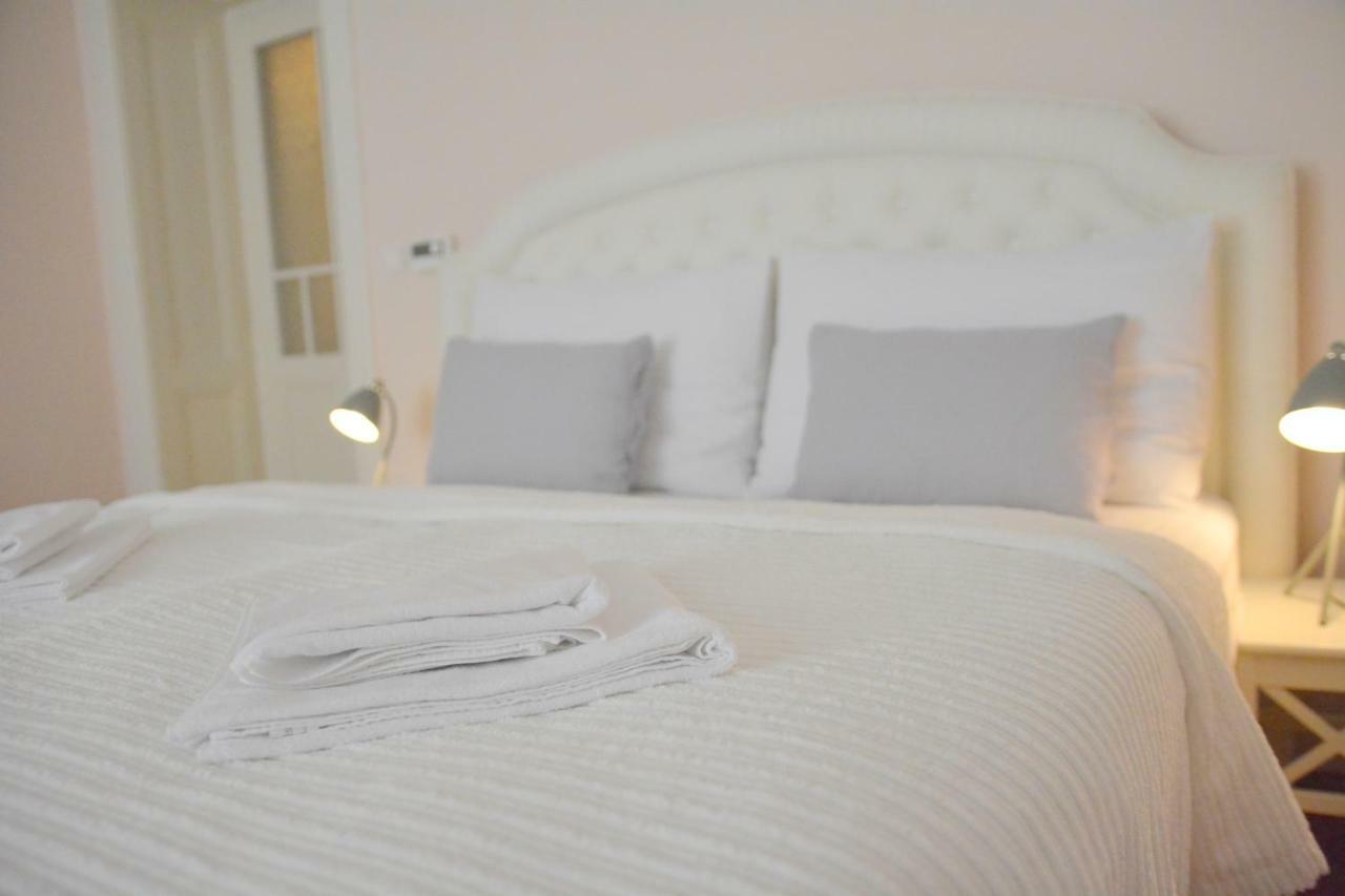 Apartment In The Heart Of Praha Bagian luar foto