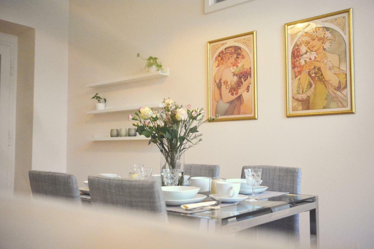 Apartment In The Heart Of Praha Bagian luar foto