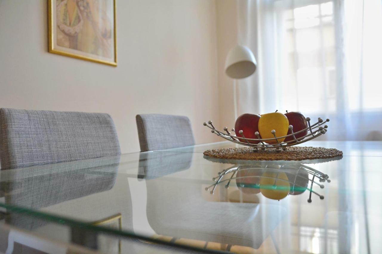 Apartment In The Heart Of Praha Bagian luar foto