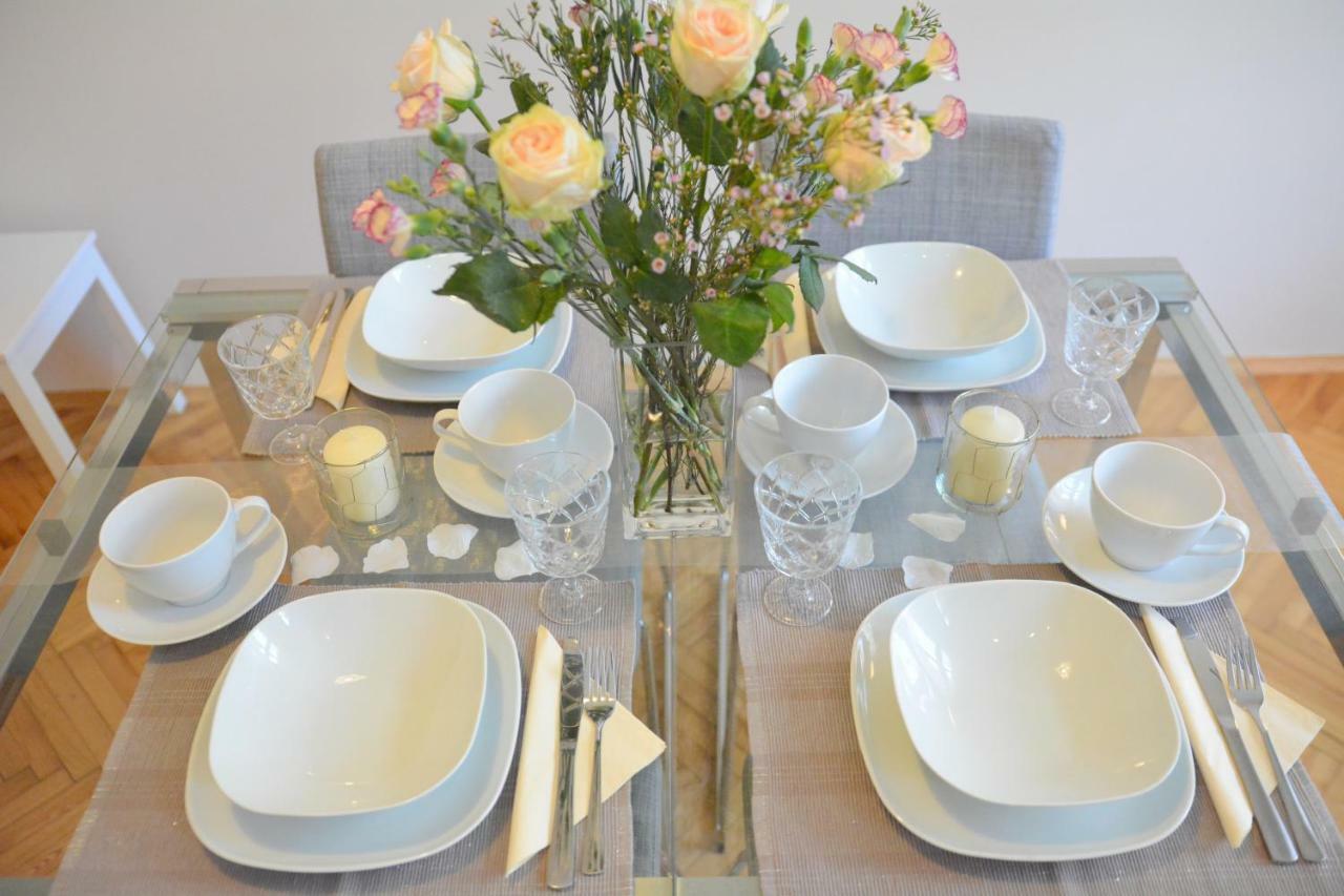 Apartment In The Heart Of Praha Bagian luar foto