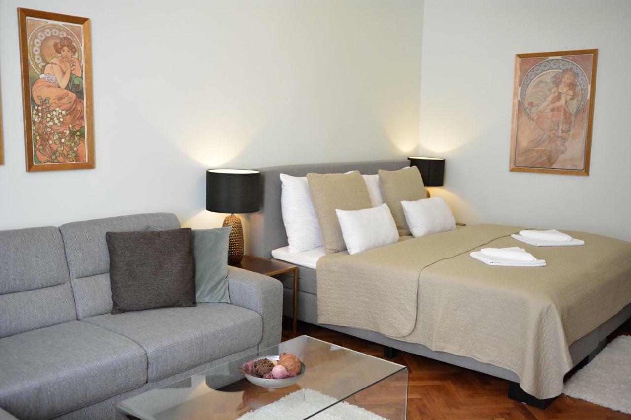 Apartment In The Heart Of Praha Bagian luar foto